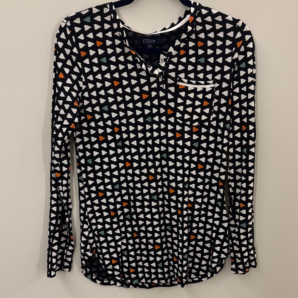 ETEN Black and White Triangle Pattern Long Sleeve Top
